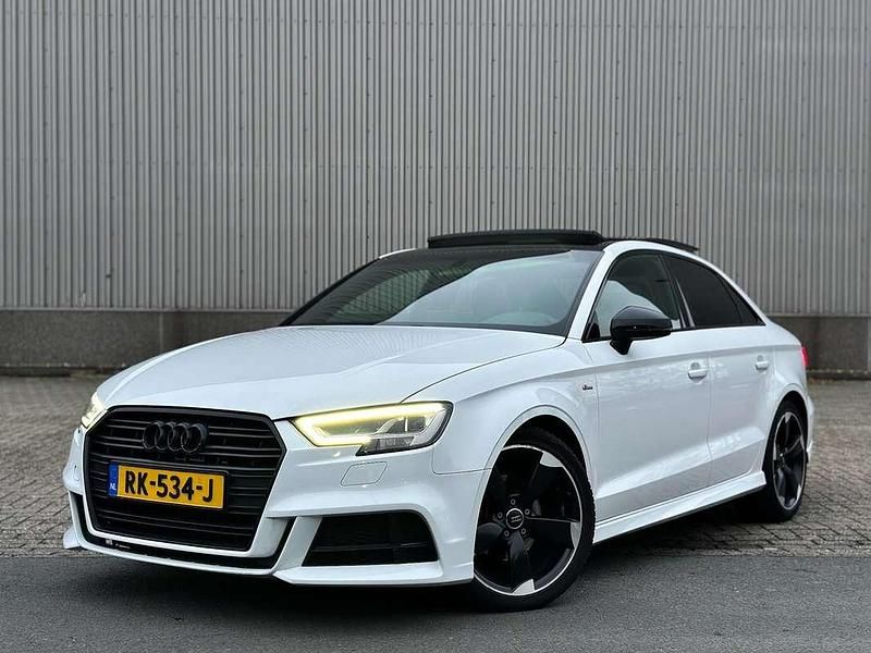 Wit Gebruikt 2018 Audi A3 S-Line Sedan | € 21.495 (Duur) - Afbeelding 1/4