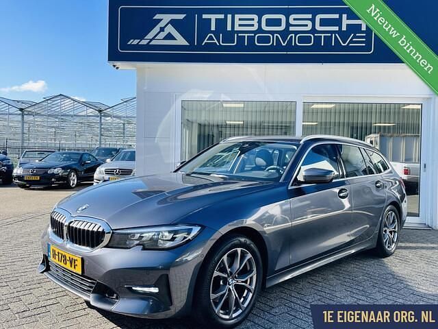 Grijs Occasion 2020 BMW 320 Executive Stationwagen | € 20.895 (Goede deal) - Afbeelding 1/4