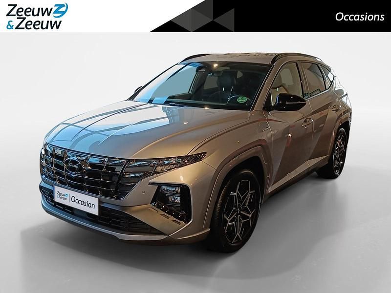 Shimmering silver pearl m (r2t) Occasion 2023 Hyundai Tucson N Line SUV | € 32.950 (Eerlijke prijs) - Afbeelding 1/4