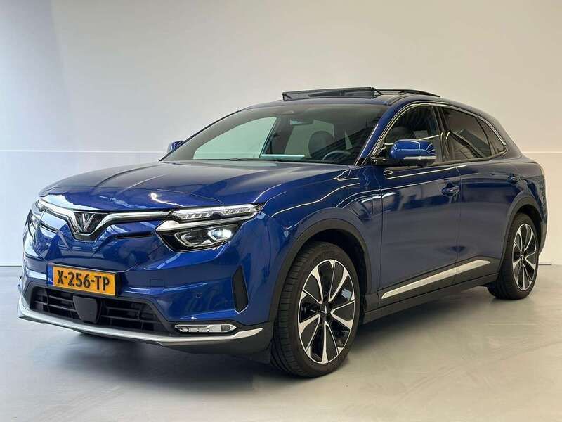 Blauw, metallic lak Gebruikt 2024 VinFast VF 8 Plus SUV | € 42.390 - Afbeelding 1/4