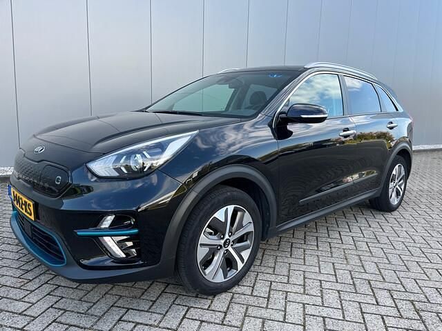 Zwart Gebruikt 2020 Kia e-Niro EX SUV | € 16.900 - Afbeelding 1/4
