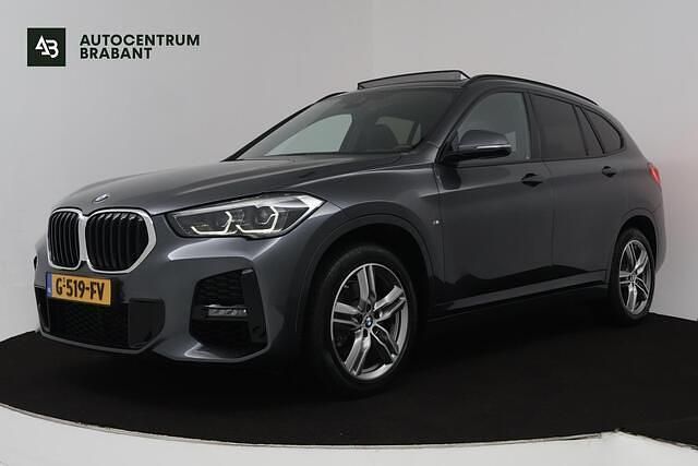 Grijs Gebruikt 2019 BMW X1 Executive SUV | € 25.945 (Eerlijke prijs) - Afbeelding 1/4