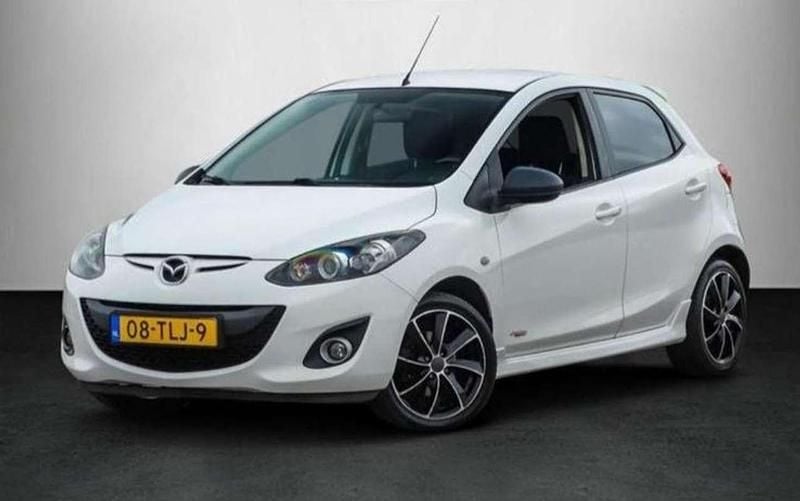 Wit Occasion 2012 Mazda 2 Hatchback | € 4.950 (Eerlijke prijs) - Afbeelding 1/4