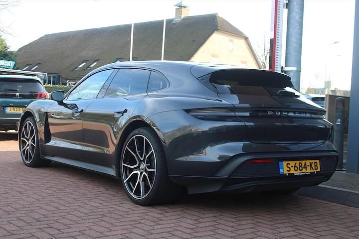 Occasion Porsche Taycan Performance Package 319 kW (435 PK) 2023 Grijs (metallic) Stationwagen