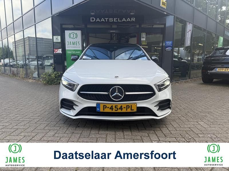 Wit Gebruikt 2022 Mercedes A200 Business Sedan | € 32.444 (Eerlijke prijs) - Afbeelding 1/4