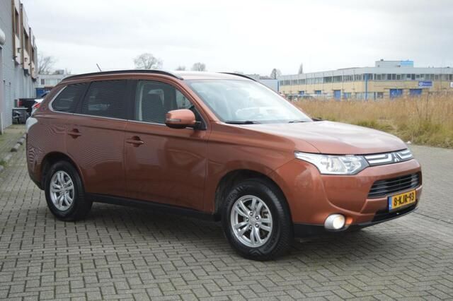 Bruin Gebruikt 2013 Mitsubishi Outlander Intense SUV | € 6.499 (Iets duurder) - Afbeelding 1/4