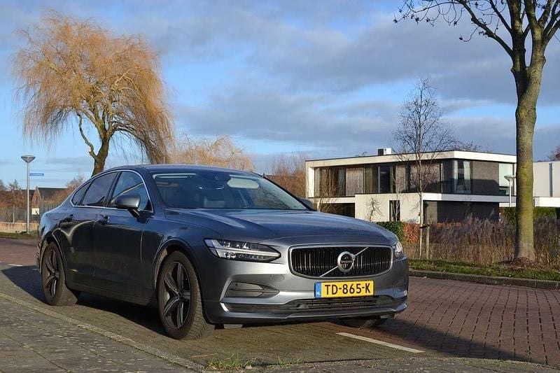 Occasion Volvo S90 Momentum 190 PK (139 kW) 2018 Grijs Sedan