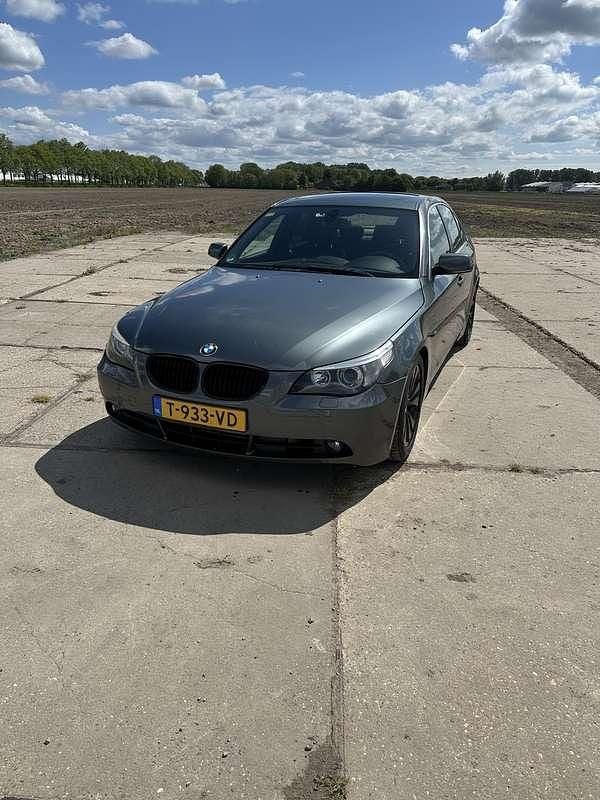 Grijs Gebruikt 2004 BMW 530 Sedan | € 8.000 (Goede deal) - Afbeelding 1/4