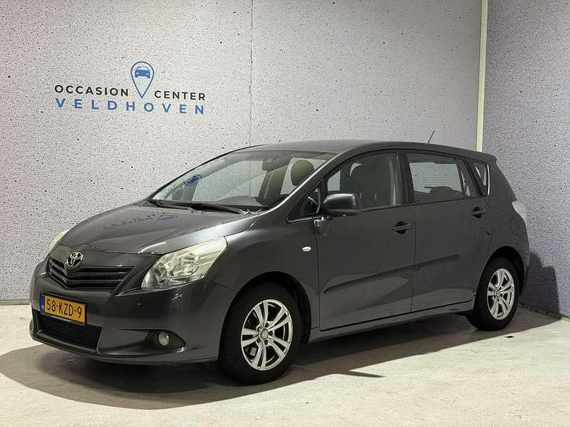 Grijs Gebruikt 2010 Toyota Verso MPV | € 6.600 (Eerlijke prijs) - Afbeelding 1/4