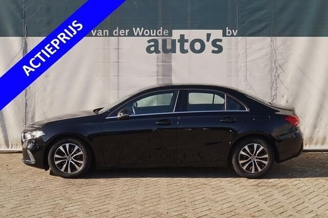 Zwart Gebruikt 2020 Mercedes A180 Business Sedan | € 21.900 (Super prijs) - Afbeelding 1/4