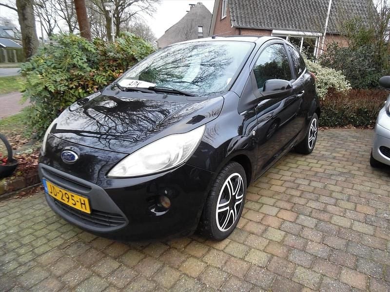 Zwart (metallic) Gebruikt 2009 Ford Ka Titanium Hatchback | € 1.699 (Goede deal) - Afbeelding 1/1
