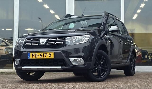 Zwart Gebruikt 2017 Dacia Sandero Stepway Hatchback | € 5.944 (Iets duurder) - Afbeelding 1/4