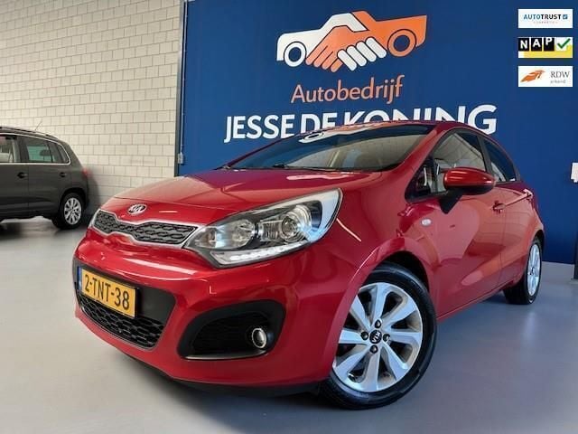Rood Gebruikt 2014 Kia Rio 2 Hatchback | € 6.750 (Eerlijke prijs) - Afbeelding 1/4