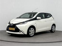 Wit Gebruikt 2018 Toyota Aygo X-play Hatchback | € 9.750 (Eerlijke prijs) - Afbeelding 1/3