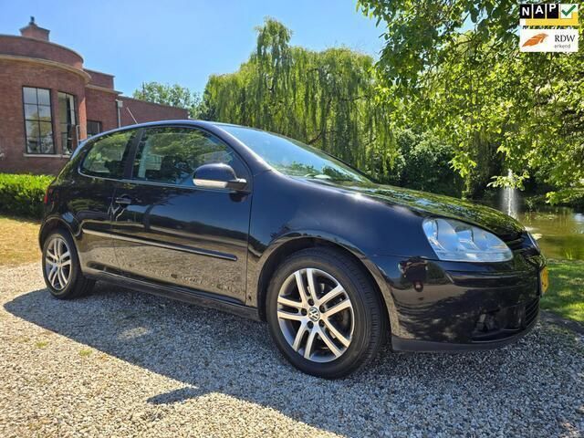 Zwart Gebruikt 2007 VW Golf V Hatchback | € 2.499 (Eerlijke prijs) - Afbeelding 1/4