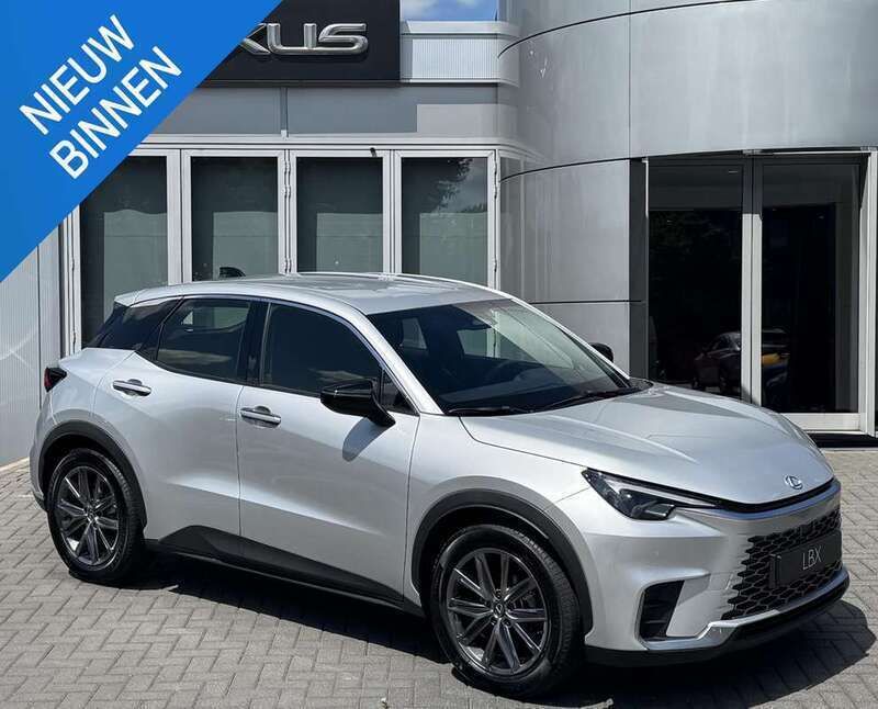 Zilver, metallic lak Gebruikt 2024 Lexus LBX SUV | € 37.400 (Goede deal) - Afbeelding 1/4