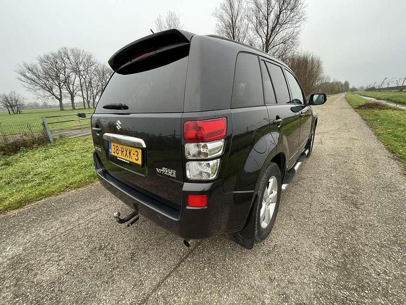 Zwart Gebruikt 2011 Suzuki Grand Vitara Exclusive Stationwagen | € 9.949 (Eerlijke prijs) - Afbeelding 1/4