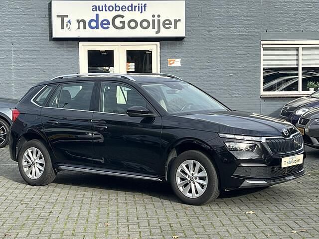 Zwart (metallic) Gebruikt 2023 Skoda Kamiq Style SUV | € 26.900 (Iets duurder) - Afbeelding 1/4