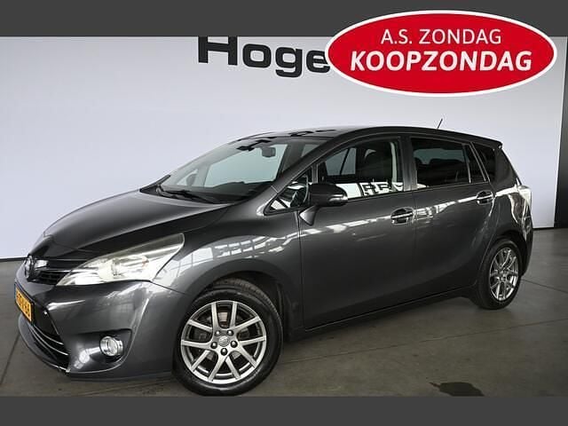 Grijs (metallic) Gebruikt 2014 Toyota Verso Business Edition MPV | € 13.940 (Eerlijke prijs) - Afbeelding 1/4