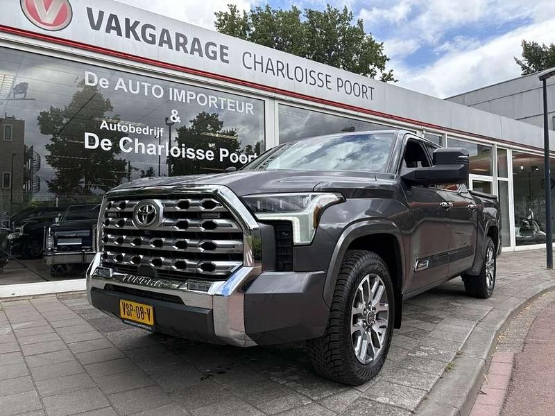 Grijs, metallic lak Gebruikt 2022 Toyota Tundra Pickup | € 85.376 - Afbeelding 1/4
