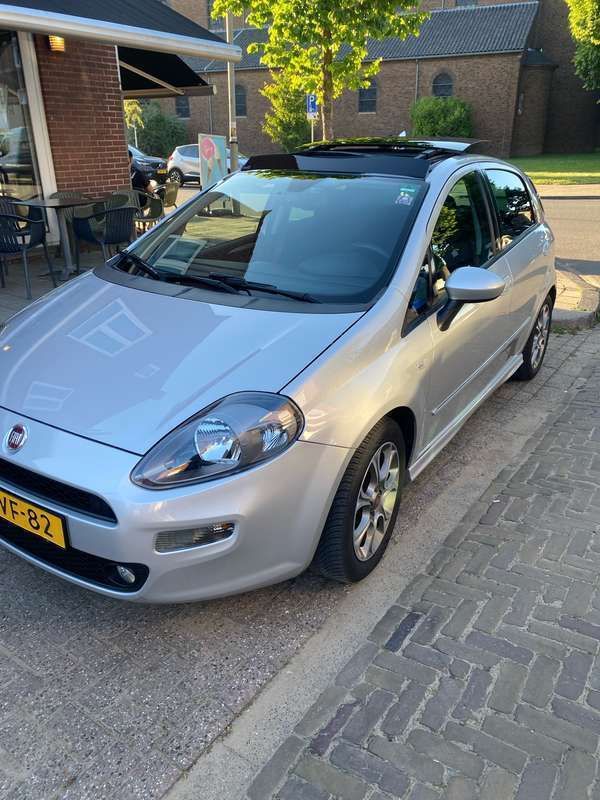 Grijs Gebruikt 2015 Fiat Punto Lounge Hatchback | € 6.950 (Duur) - Afbeelding 1/4