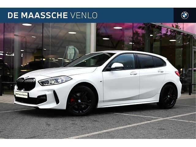 Wit Gebruikt 2023 BMW 118 M Sport Hatchback | € 29.950 (Eerlijke prijs) - Afbeelding 1/4