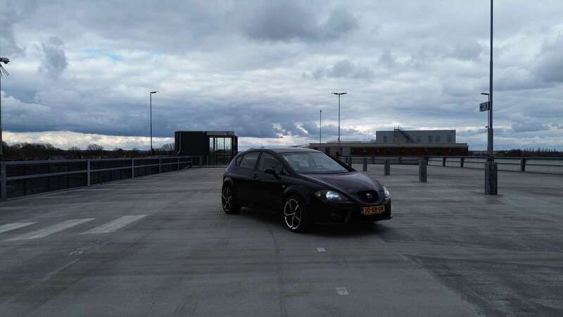 Zwart Gebruikt 2005 Seat Leon Sport Hatchback | € 2.500 (Duur) - Afbeelding 1/4