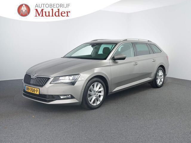 Beige, metallic lak Gebruikt 2017 Skoda Superb Business Line Stationwagen | € 20.945 (Eerlijke prijs) - Afbeelding 1/4