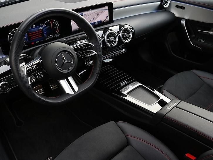 Occasion Mercedes CLA250e AMG line 218 PK (160 kW) 2024 Zwart Sedan