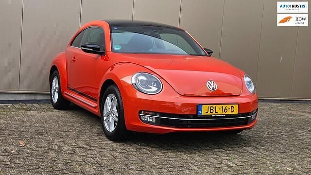 Rood Gebruikt 2015 VW Beetle Exclusive Hatchback | € 12.950 (Eerlijke prijs) - Afbeelding 1/4