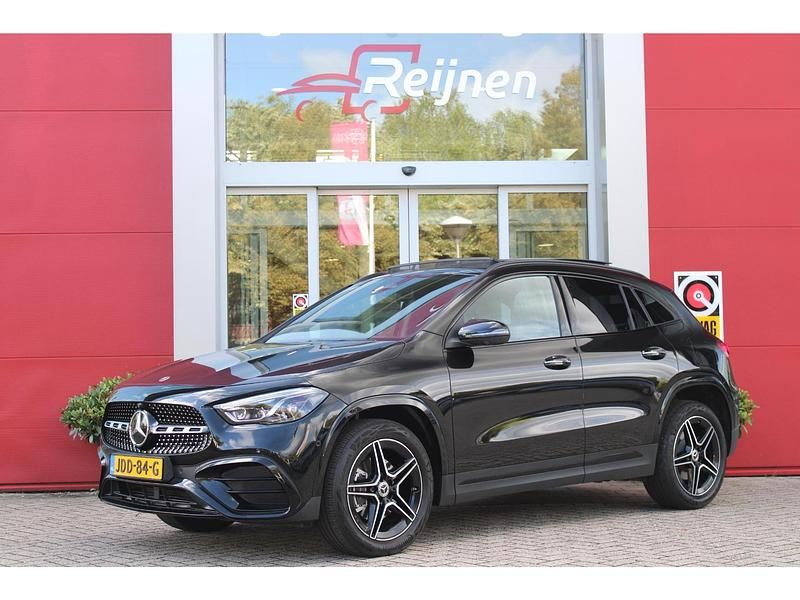 Zwart Occasion 2023 Mercedes GLA250 AMG line SUV | € 48.890 (Duur) - Afbeelding 1/4
