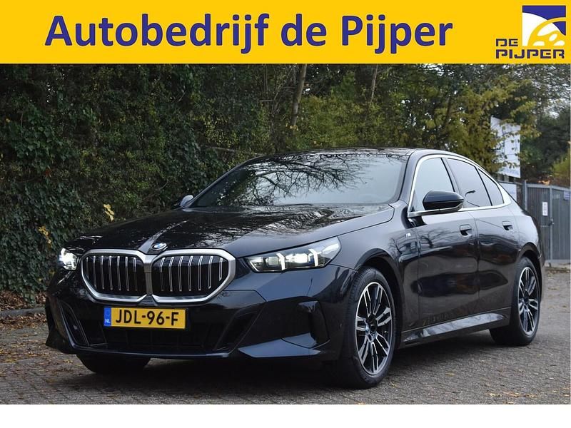 Zwart Occasion 2024 BMW 520 Comfort Edition Sedan | € 59.950 - Afbeelding 1/3