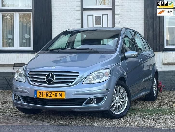 Grijs, metallic lak Gebruikt 2005 Mercedes B170 MPV | € 3.250 (Duur) - Afbeelding 1/4