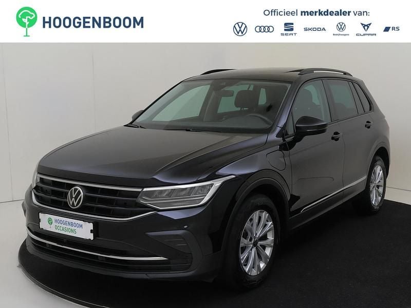 Zwart Gebruikt 2021 VW Tiguan Pro SUV | € 28.450 (Super prijs) - Afbeelding 1/4