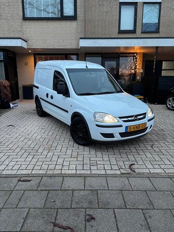 Gebruikt 2011 Opel Combo Comfort Van | € 4.750 (Duur) - Afbeelding 1/4