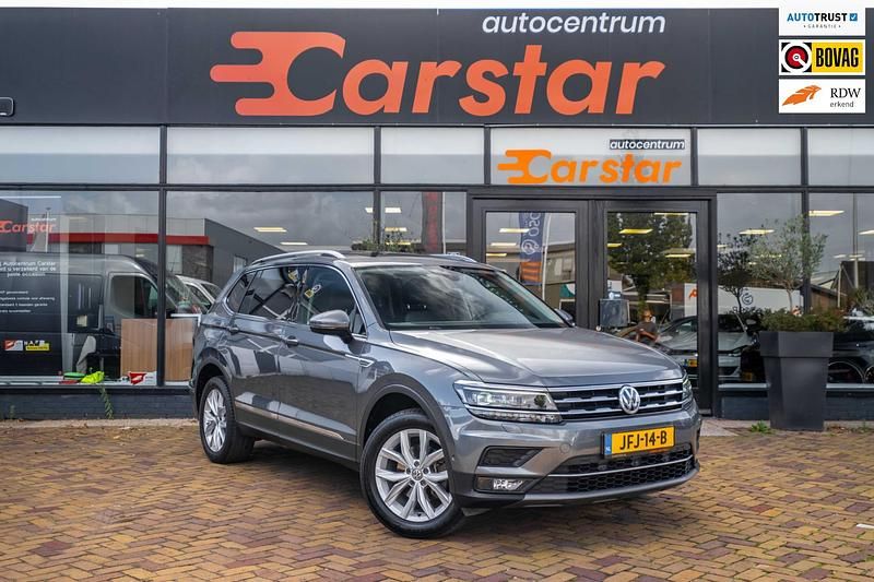 Grijs Gebruikt 2018 VW Tiguan Comfortline SUV | € 26.950 (Duur) - Afbeelding 1/4