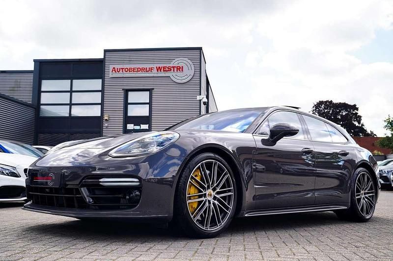 Grijs, metallic lak Gebruikt 2018 Porsche Panamera S E-Hybrid Sport Turismo Sedan | € 65.995 - Afbeelding 1/4