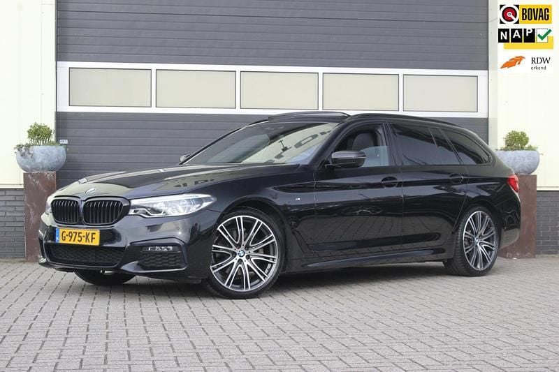 Zwart Occasion 2019 BMW 520 Executive Stationwagen | € 27.900 (Eerlijke prijs) - Afbeelding 1/4
