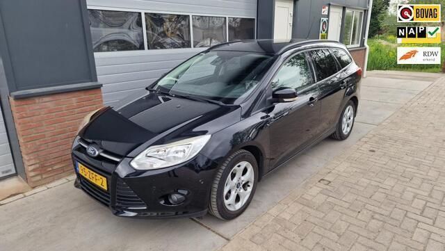Zwart Gebruikt 2011 Ford Focus Titanium Stationwagen | € 6.345 (Iets duurder) - Afbeelding 1/4
