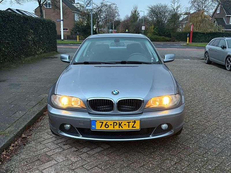 Blauw Gebruikt 2004 BMW 530 Executive Coupé | € 1.900 - Afbeelding 1/4