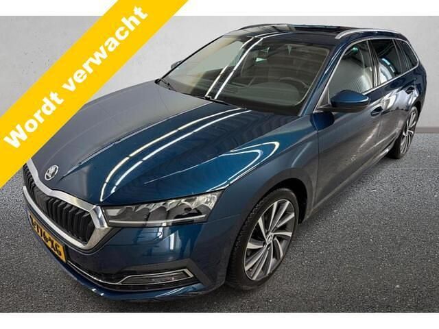 Blauw Occasion 2021 Skoda Octavia Business Line Stationwagen | € 23.950 (Iets duurder) - Afbeelding 1/4