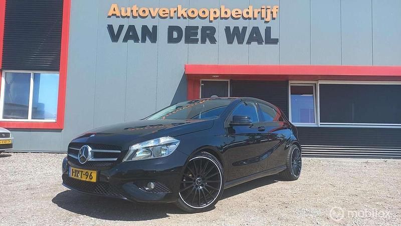 Zwart Gebruikt 2014 Mercedes A180 Ambition Hatchback | € 9.500 (Goede deal) - Afbeelding 1/4