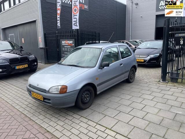 Grijs Gebruikt 1997 Toyota Starlet Hatchback | € 999 (Goede deal) - Afbeelding 1/4
