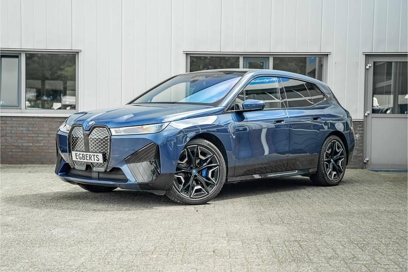 , metallic lak Gebruikt 2020 BMW iX Sport Line SUV | € 43.299 (Iets duurder) - Afbeelding 1/4
