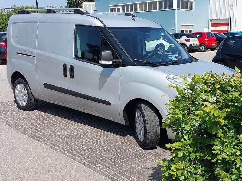 Zilver Gebruikt 2012 Opel Combo MPV | € 5.500 - Afbeelding 1/4
