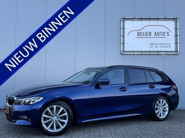 Blauw, metallic lak Gebruikt 2020 BMW 318 Executive Stationwagen | € 21.495 (Eerlijke prijs) - Afbeelding 1/4