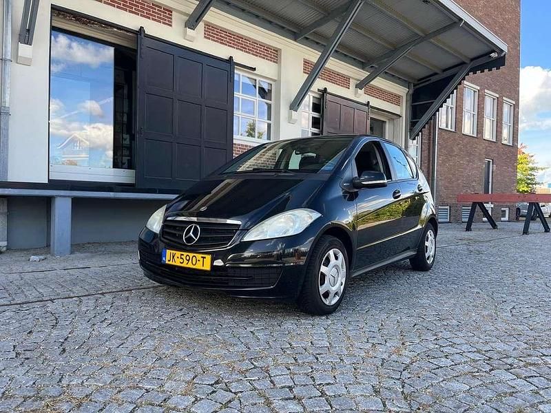 Zwart Gebruikt 2009 Mercedes A160 Classic Hatchback | € 3.250 (Eerlijke prijs) - Afbeelding 1/4