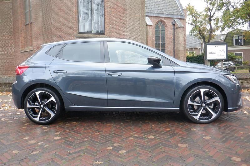 Blauw Gebruikt 2024 Seat Ibiza Business Hatchback | € 21.990 (Goede deal) - Afbeelding 1/4