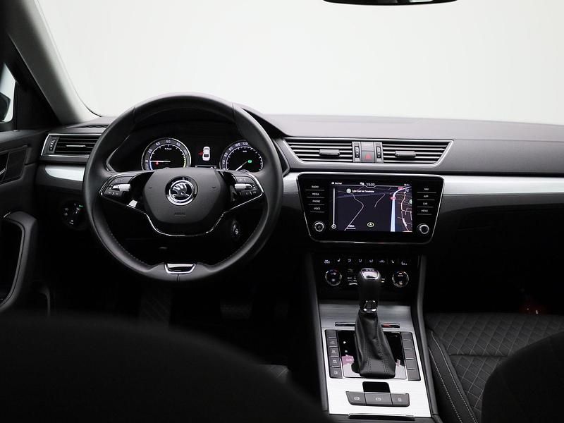 Occasion Skoda Superb Business Line 218 PK (160 kW) 2021 Grijs Hatchback