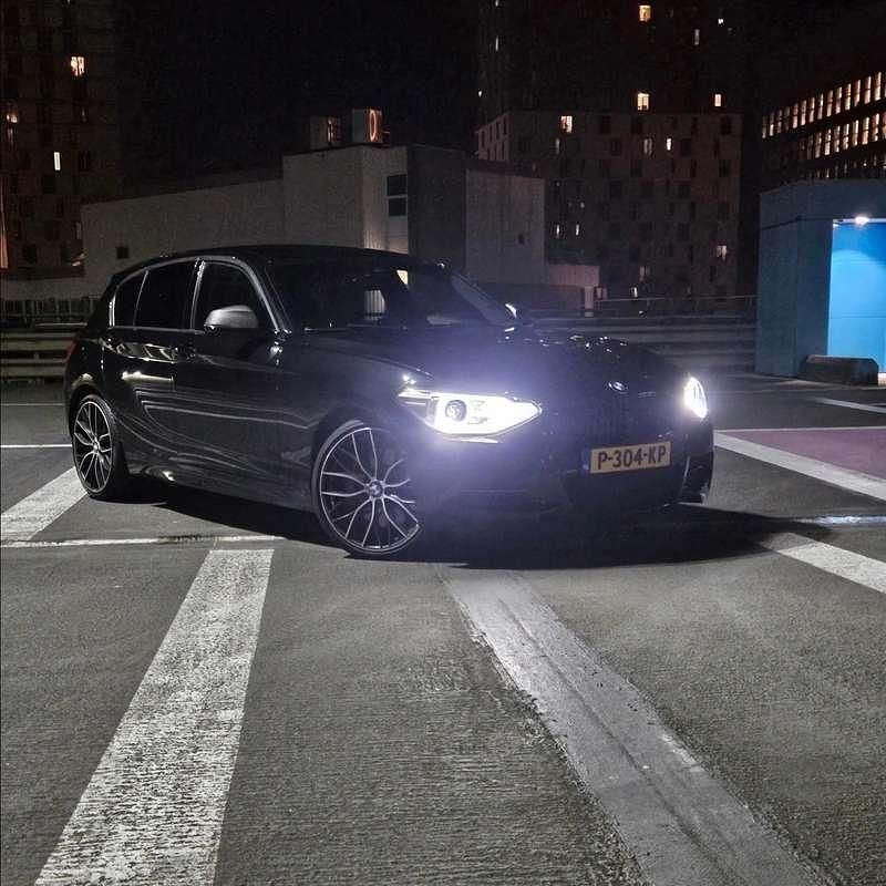 Zwart Gebruikt 2013 BMW 135 Hatchback | € 19.500 - Afbeelding 1/4